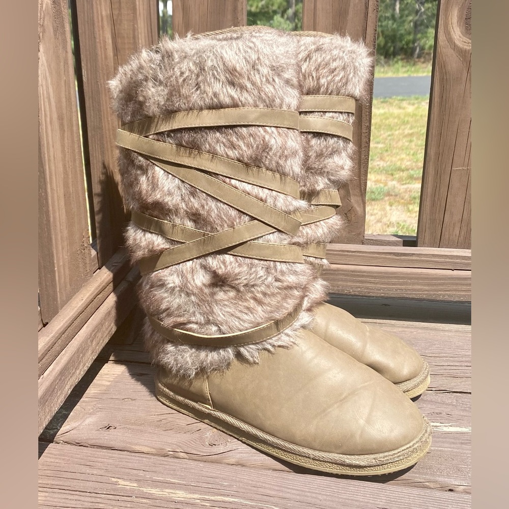 Brown faux fur strappy boots